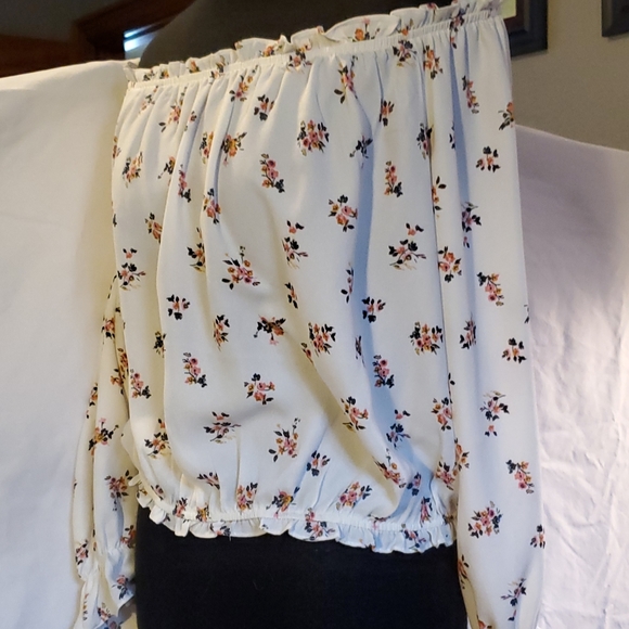 Beautiful XL Off the Shoulder Top, 3/4 sleeve, NWTs,Arizona Jean - Picture 2 of 8